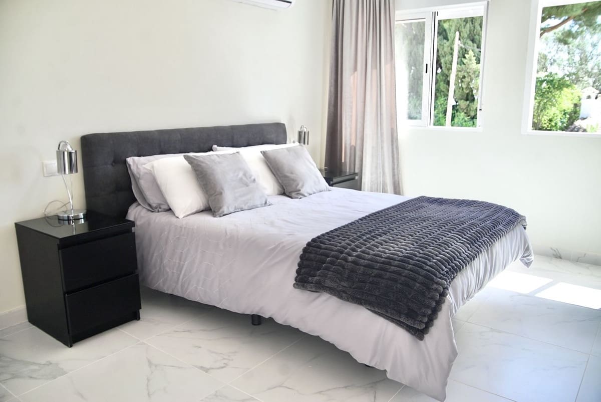 4 bedroom Villa for rent in La Cala de Mijas with pool garage - € 6,000 (Ref: 9733334)