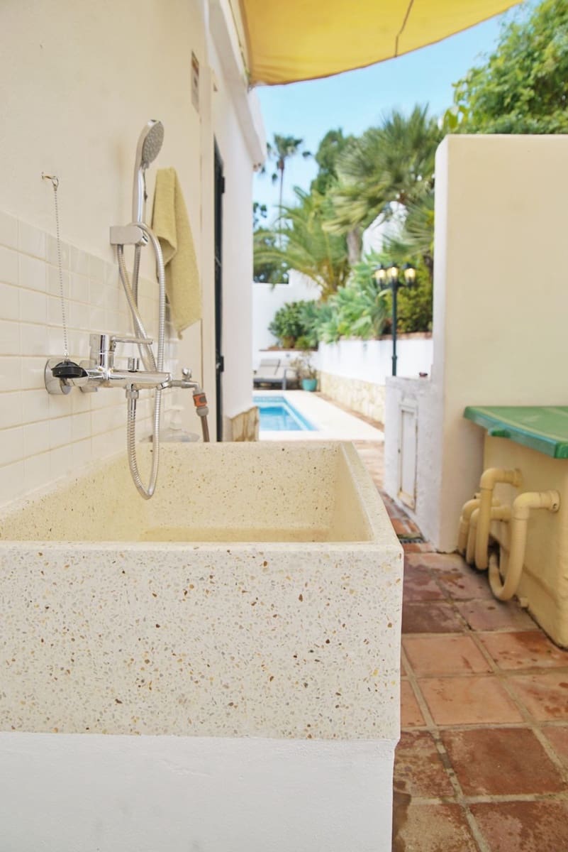 4 bedroom Villa for rent in La Cala de Mijas with pool garage - € 6,000 (Ref: 9733334)
