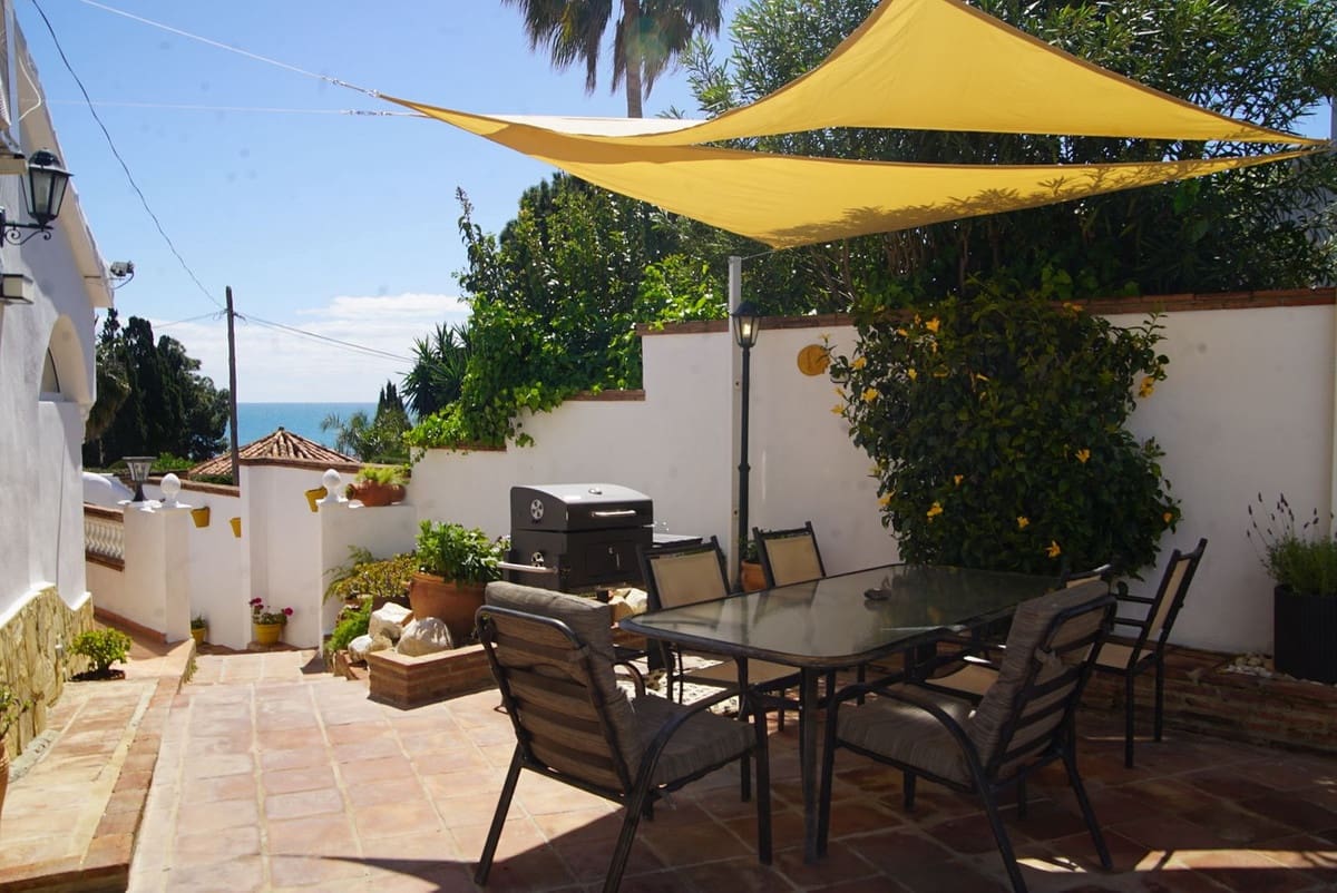 4 bedroom Villa for rent in La Cala de Mijas with pool garage - € 6,000 (Ref: 9733334)