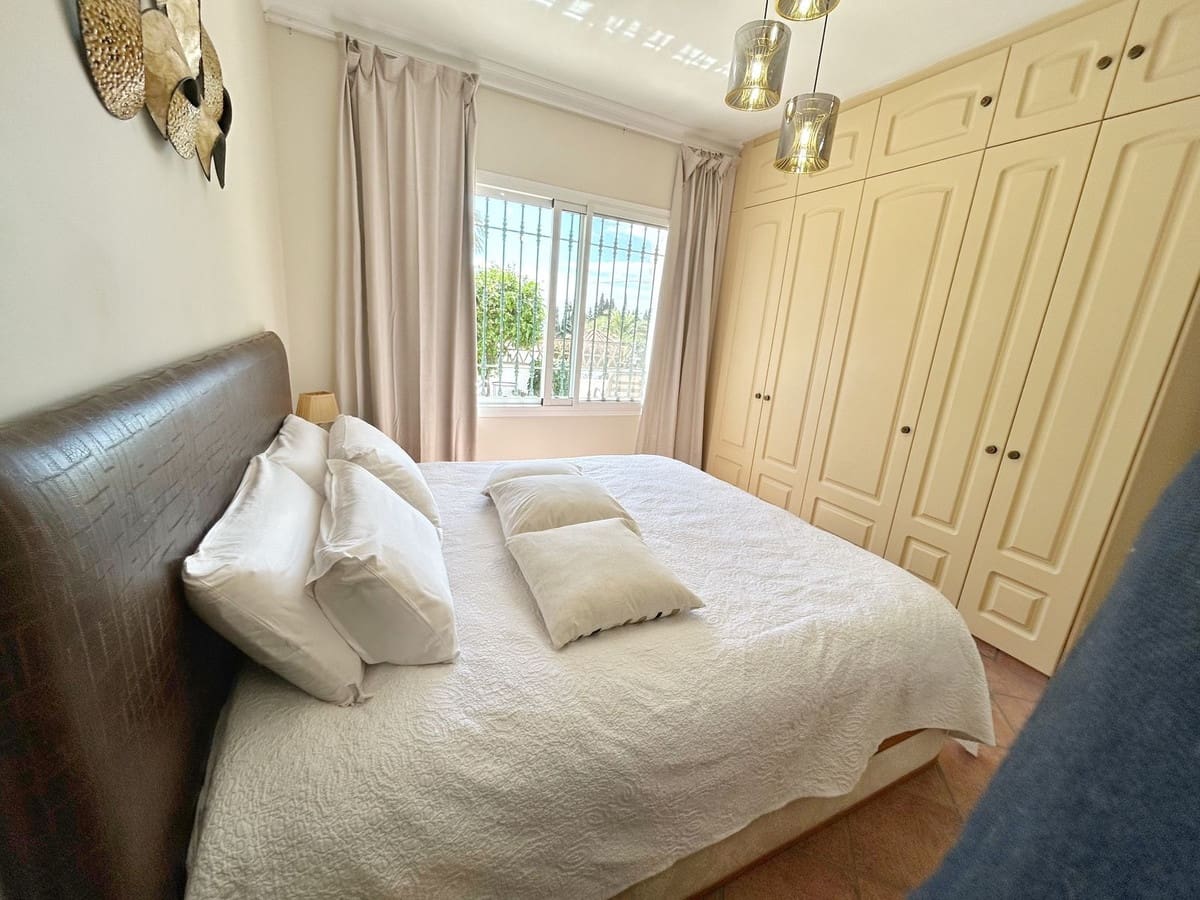 4 bedroom Villa for rent in La Cala de Mijas with pool garage - € 6,000 (Ref: 9733334)