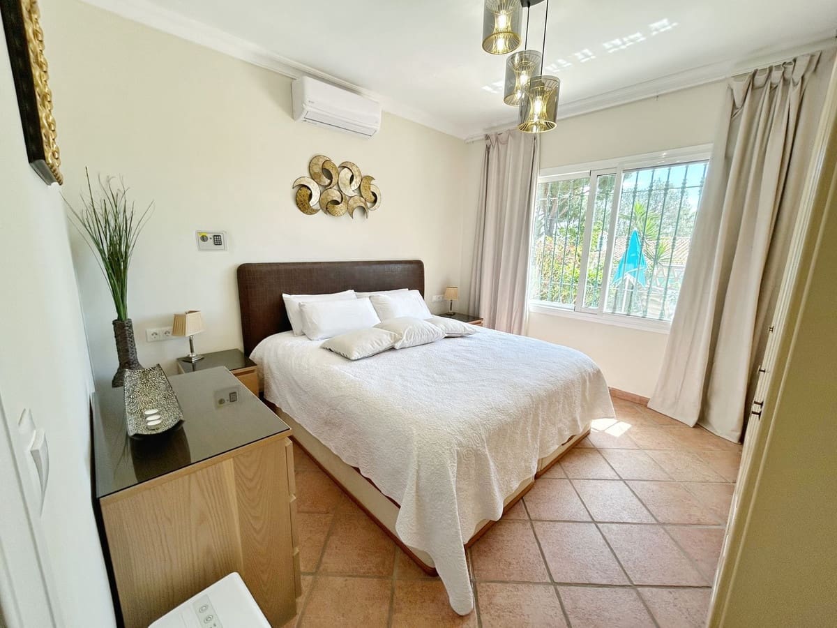 4 bedroom Villa for rent in La Cala de Mijas with pool garage - € 6,000 (Ref: 9733334)