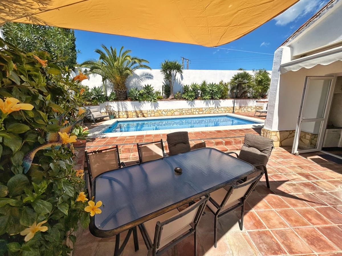 4 bedroom Villa for rent in La Cala de Mijas with pool garage - € 6,000 (Ref: 9733334)