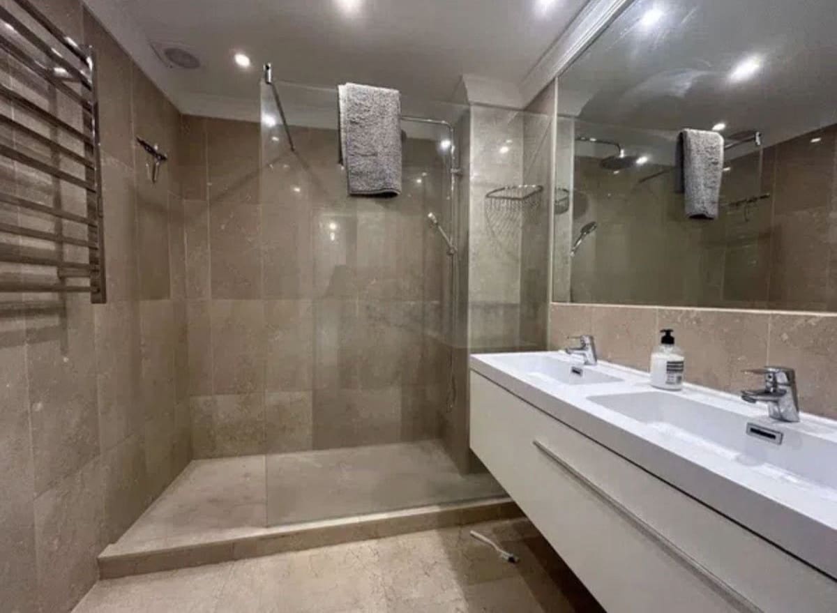 4 bedroom Townhouse for rent in Marbella with pool garage - € 4,000 (Ref: 9733335)