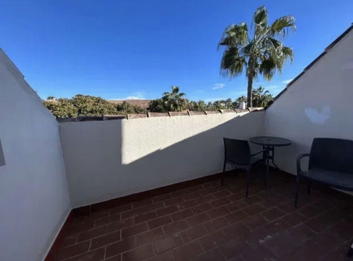 4 bedroom Townhouse for rent in Marbella with pool garage - € 4,000 (Ref: 9733335)