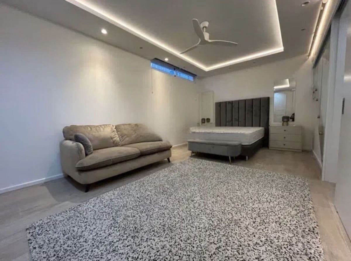 4 bedroom Townhouse for rent in Marbella with pool garage - € 4,000 (Ref: 9733335)