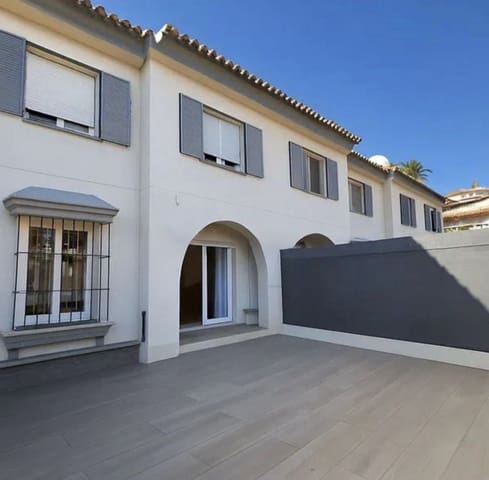 4 bedroom Townhouse for rent in Marbella with pool garage - € 4,000 (Ref: 9733335)