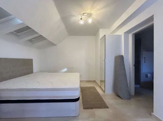 4 bedroom Townhouse for rent in Marbella with pool garage - € 4,000 (Ref: 9733335)