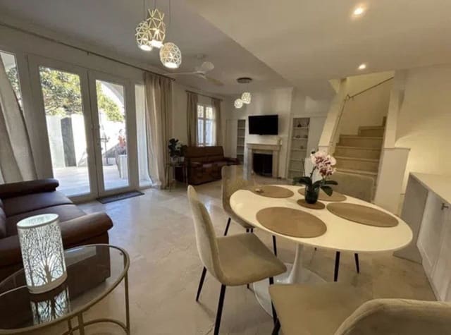 4 soveværelse Byhus til leje i Marbella med swimmingpool garage - € 4.000 (Ref: 9733335)