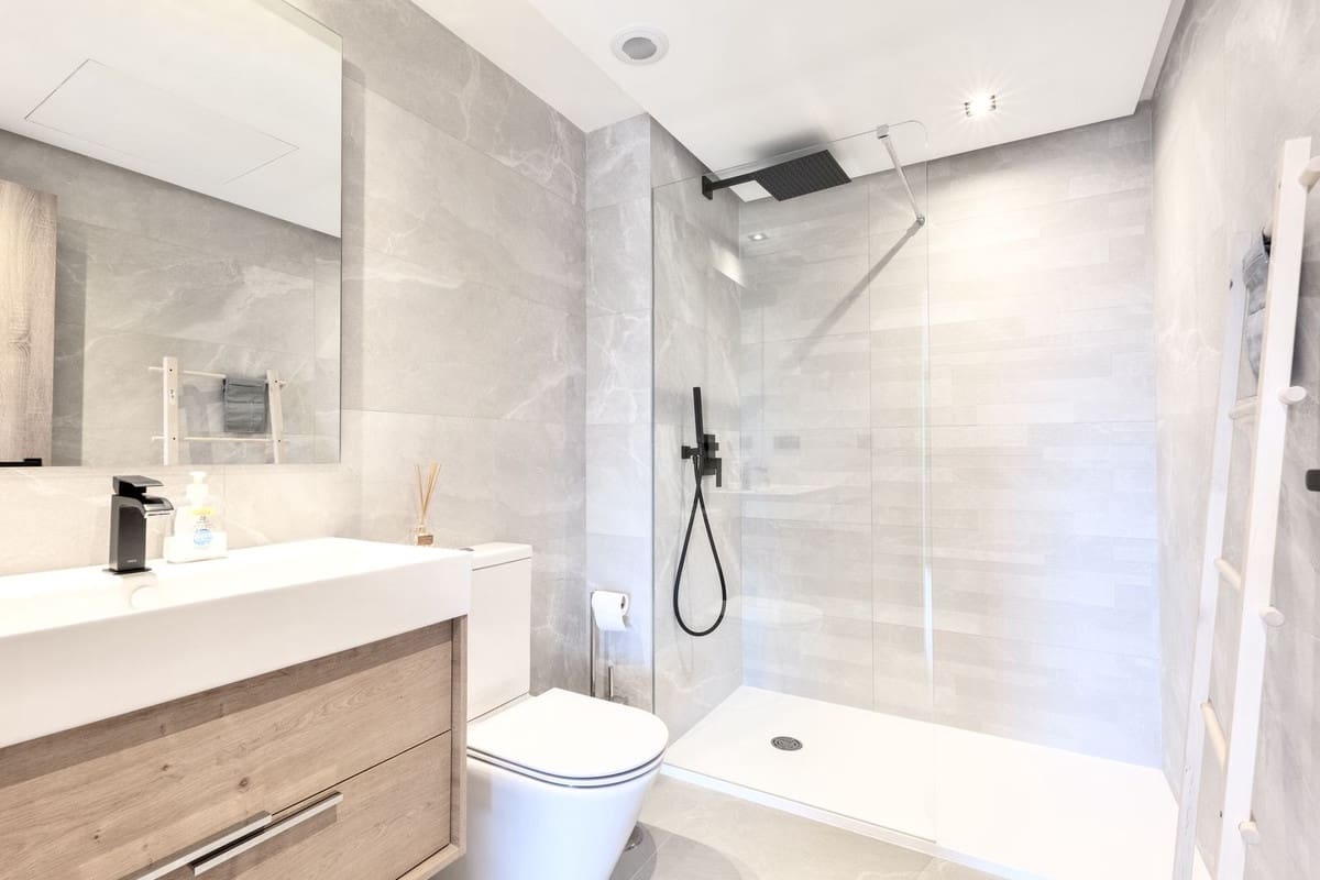 3 bedroom Apartment for rent in Cerro del Aguila with pool garage - € 3,900 (Ref: 9733336)