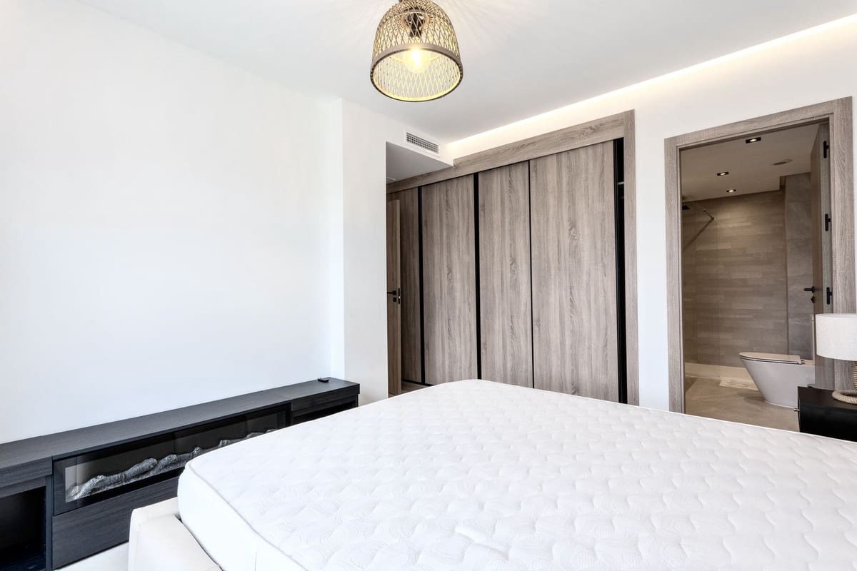 3 bedroom Apartment for rent in Cerro del Aguila with pool garage - € 3,900 (Ref: 9733336)