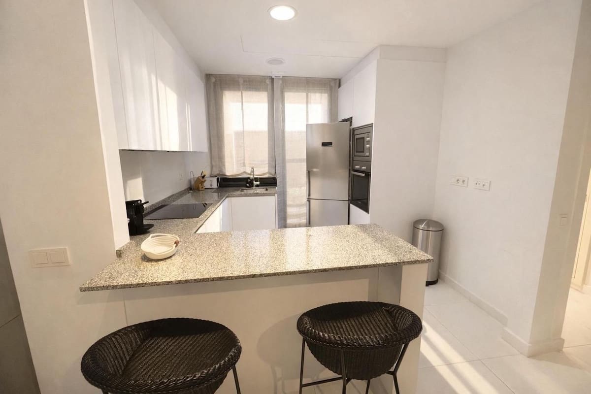 2 bedroom Apartment for rent in Benahavis with pool garage - € 3,600 (Ref: 9733337)