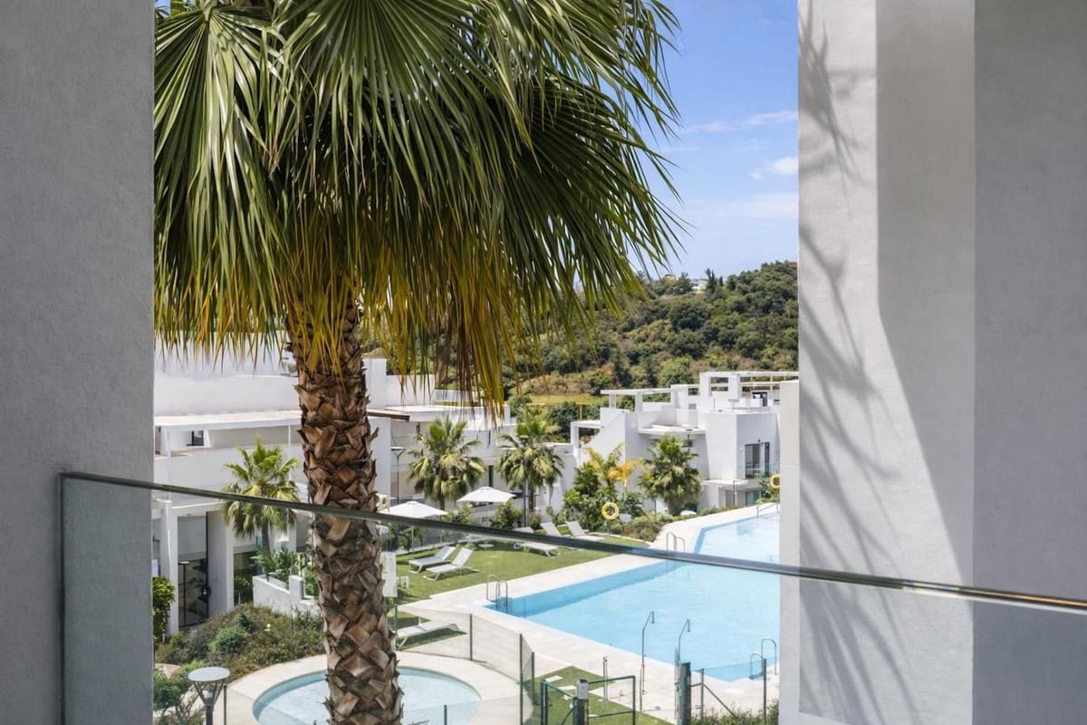 2 bedroom Apartment for rent in Benahavis with pool garage - € 3,600 (Ref: 9733337)