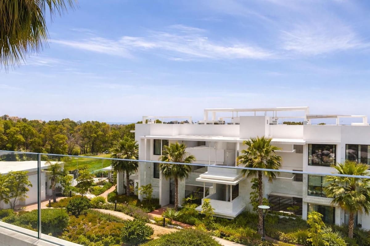 2 bedroom Apartment for rent in Benahavis with pool garage - € 3,600 (Ref: 9733337)