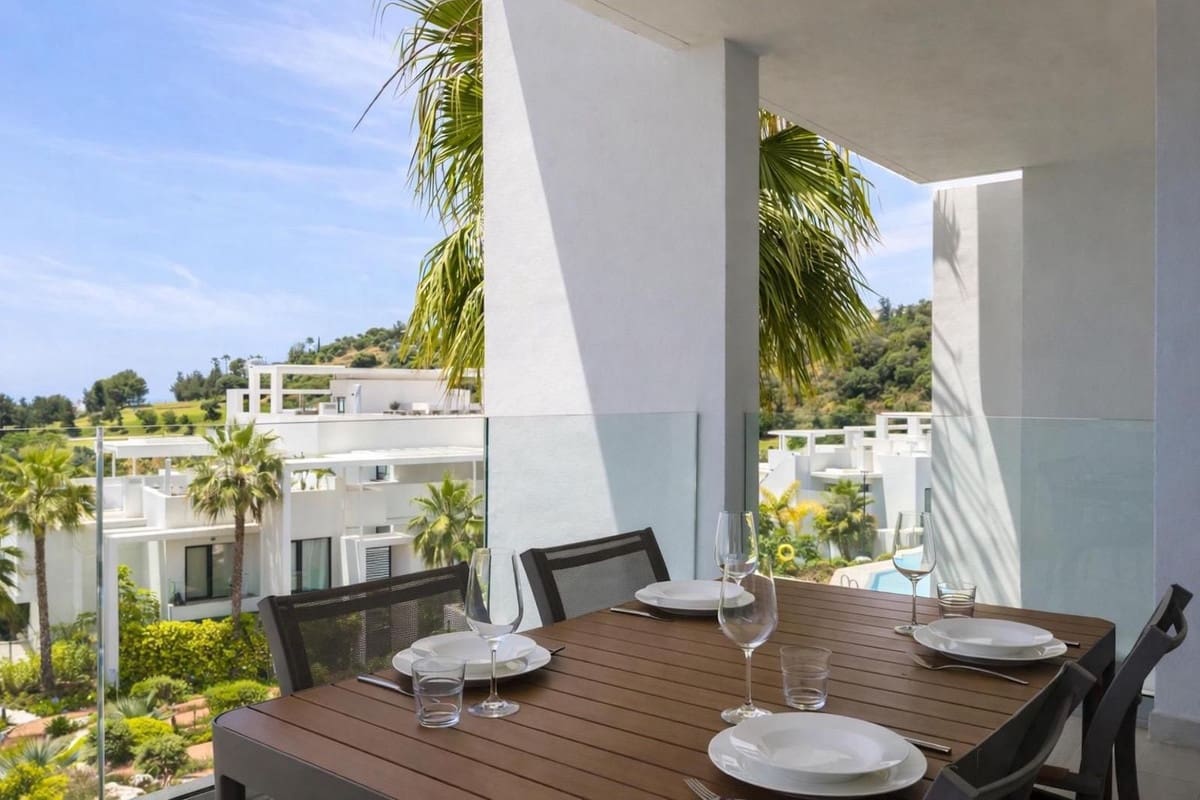 2 bedroom Apartment for rent in Benahavis with pool garage - € 3,600 (Ref: 9733337)