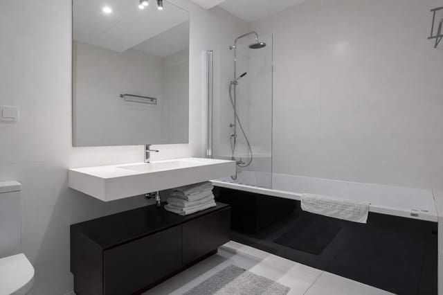 2 Zimmer Apartment zu vermieten in Benahavís mit Pool Garage - 3.600 € (Ref: 9733337)