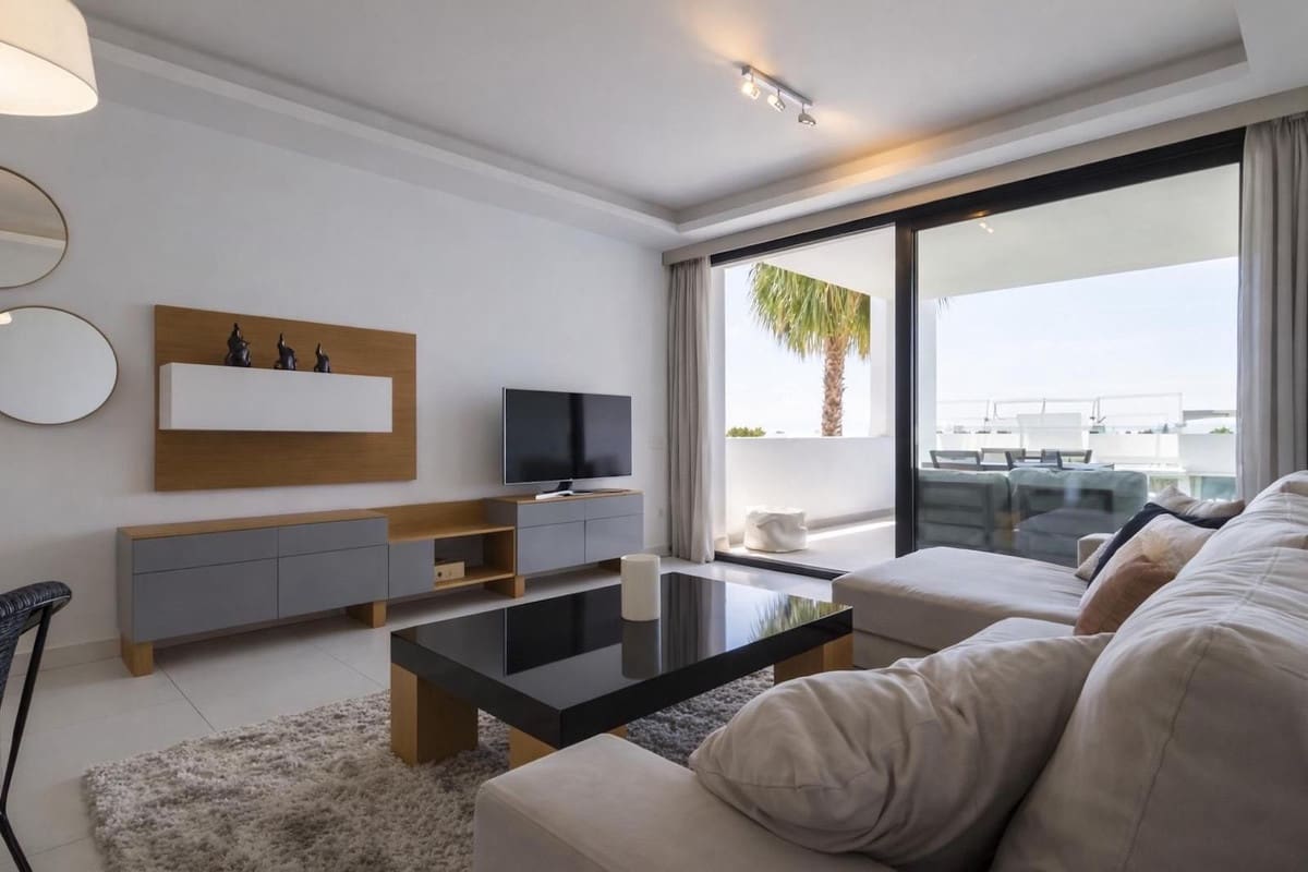 2 bedroom Apartment for rent in Benahavis with pool garage - € 3,600 (Ref: 9733337)