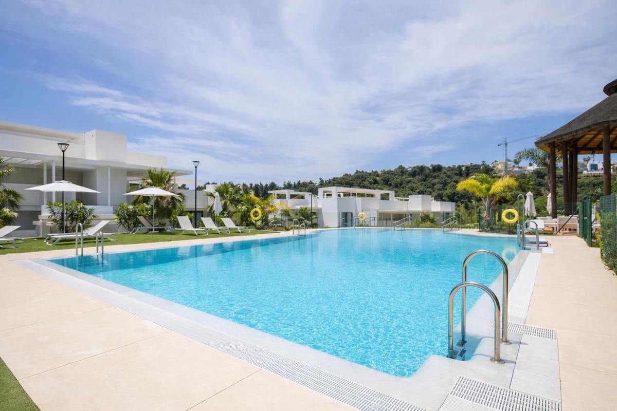 2 bedroom Apartment for rent in Benahavis with pool garage - € 3,600 (Ref: 9733337)