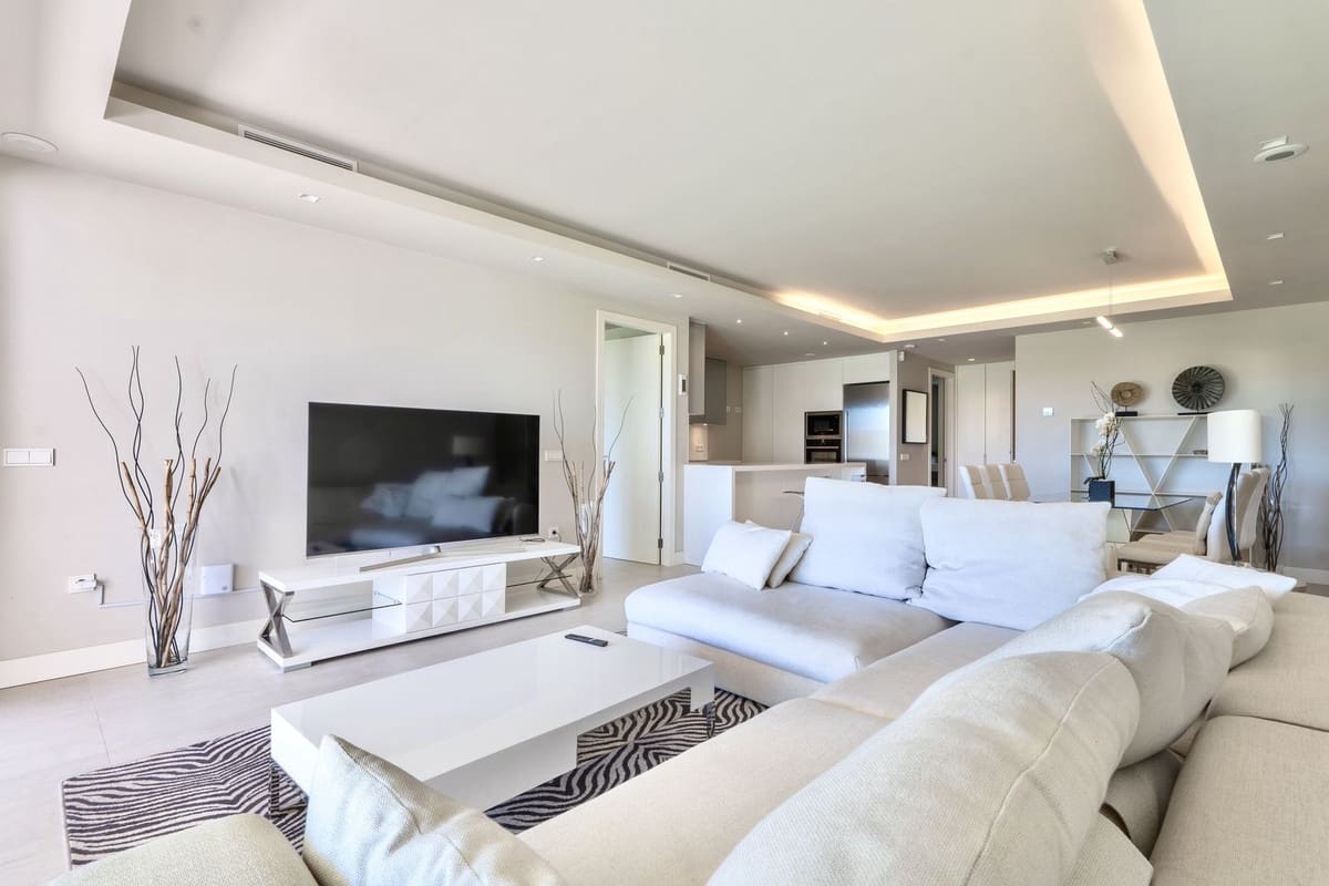 2 bedroom Apartment for rent in Nueva Andalucia with pool garage - € 3,600 (Ref: 9733338)