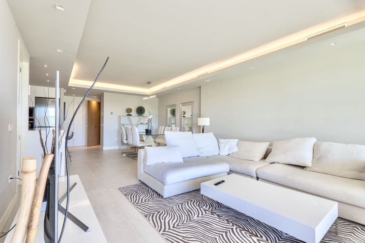 2 bedroom Apartment for rent in Nueva Andalucia with pool garage - € 3,600 (Ref: 9733338)