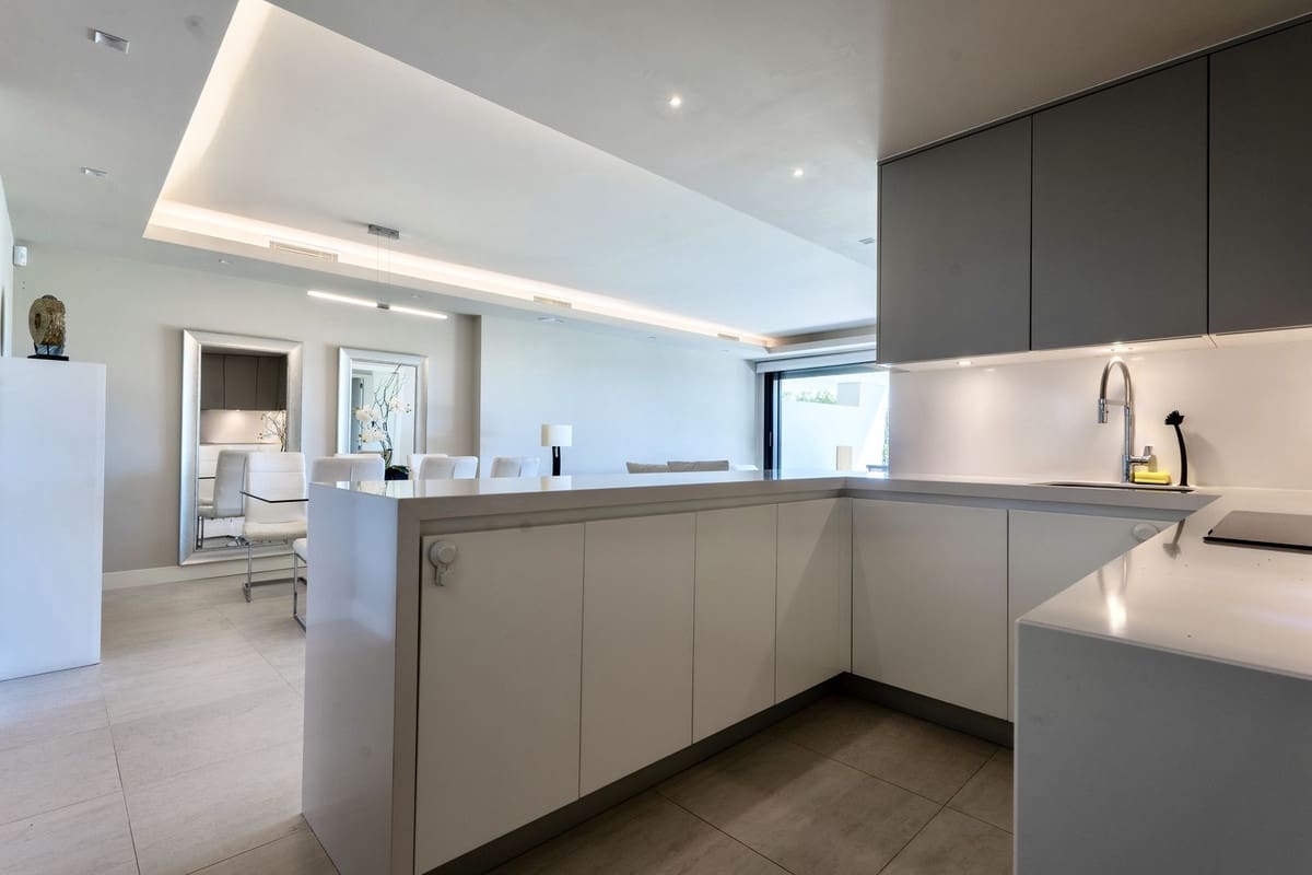 2 bedroom Apartment for rent in Nueva Andalucia with pool garage - € 3,600 (Ref: 9733338)