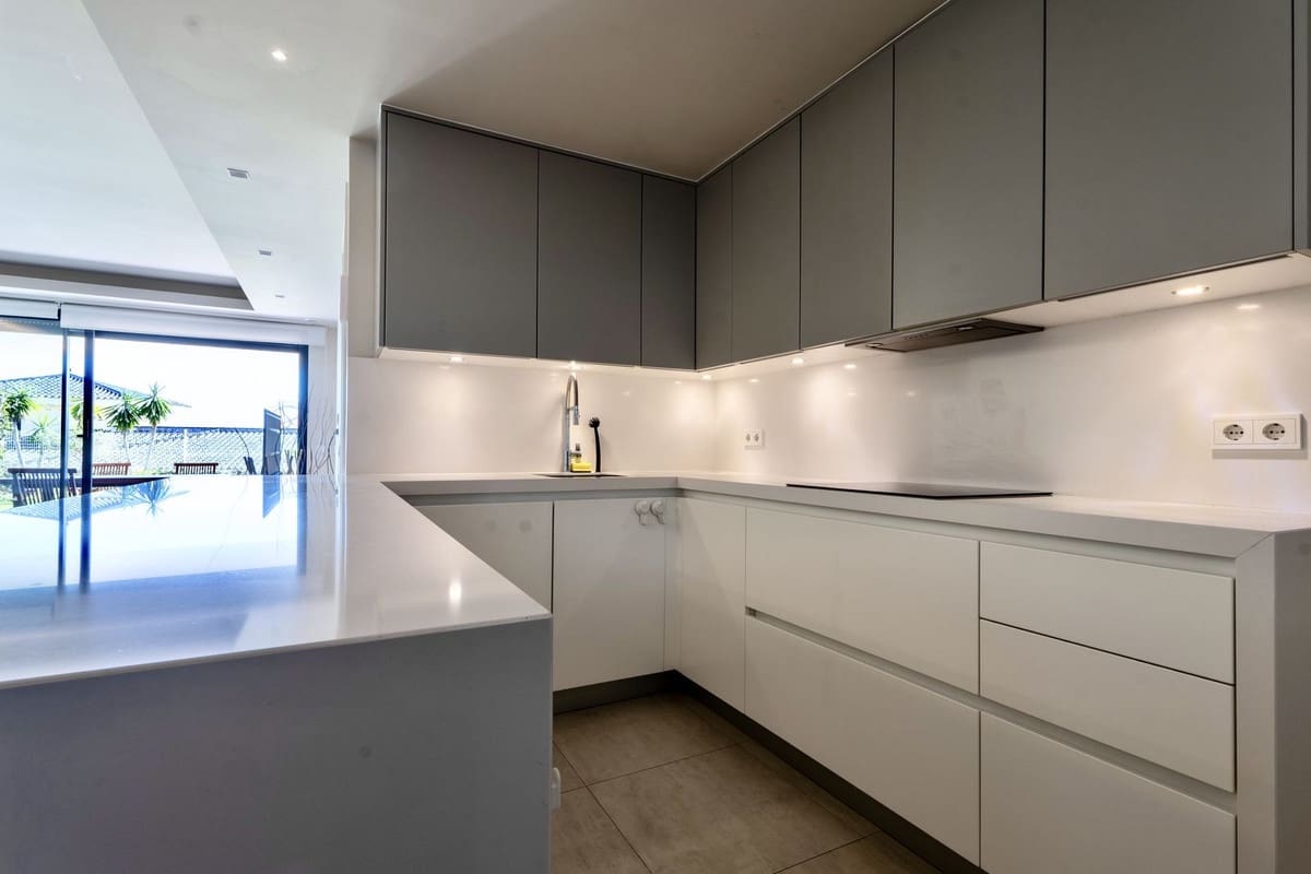 2 bedroom Apartment for rent in Nueva Andalucia with pool garage - € 3,600 (Ref: 9733338)