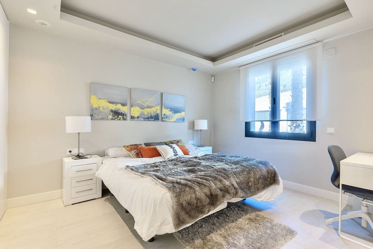 2 bedroom Apartment for rent in Nueva Andalucia with pool garage - € 3,600 (Ref: 9733338)