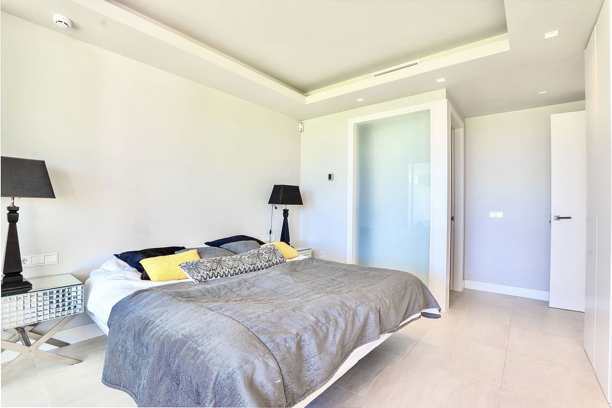 2 bedroom Apartment for rent in Nueva Andalucia with pool garage - € 3,600 (Ref: 9733338)