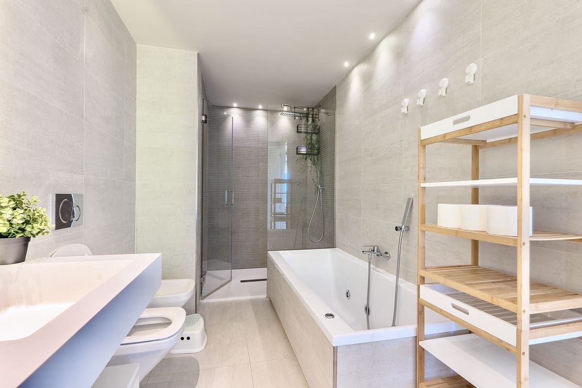 2 bedroom Apartment for rent in Nueva Andalucia with pool garage - € 3,600 (Ref: 9733338)