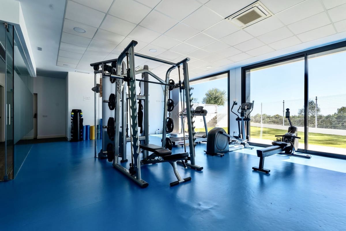 2 bedroom Apartment for rent in Nueva Andalucia with pool garage - € 3,600 (Ref: 9733338)