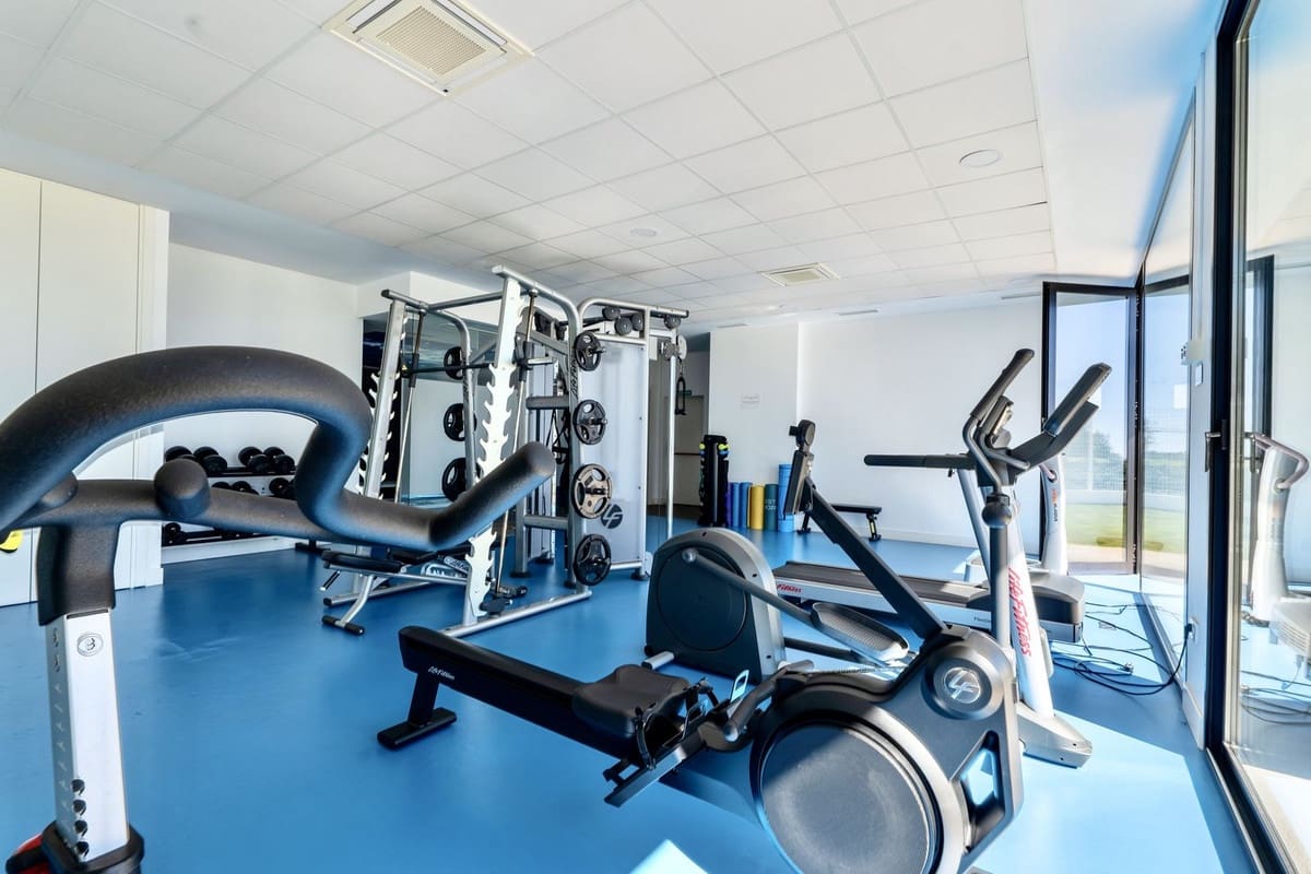 2 bedroom Apartment for rent in Nueva Andalucia with pool garage - € 3,600 (Ref: 9733338)