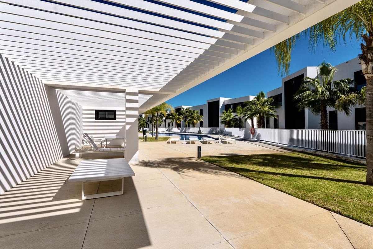 2 bedroom Apartment for rent in Nueva Andalucia with pool garage - € 3,600 (Ref: 9733338)