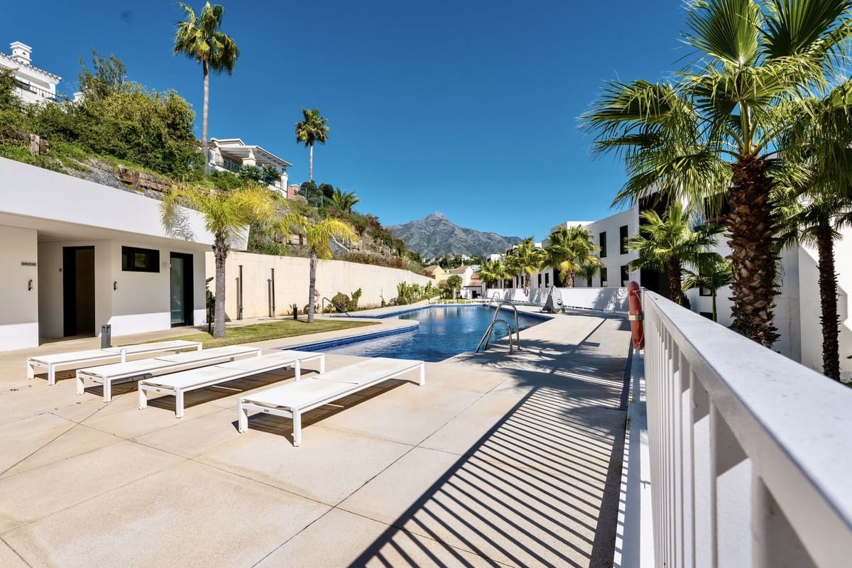 2 bedroom Apartment for rent in Nueva Andalucia with pool garage - € 3,600 (Ref: 9733338)