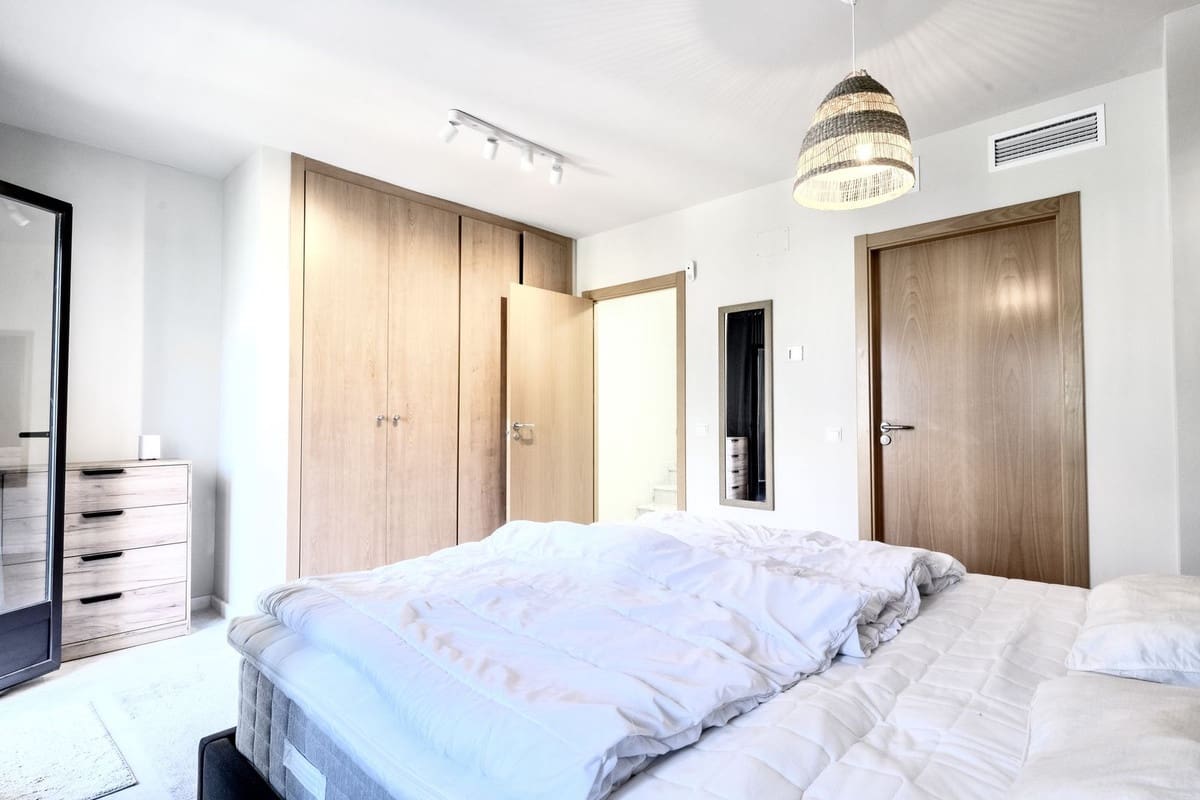 4 bedroom Townhouse for rent in Riviera del Sol with pool garage - € 3,500 (Ref: 9733339)