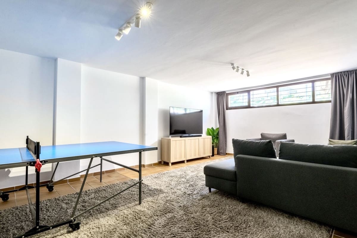 4 bedroom Townhouse for rent in Riviera del Sol with pool garage - € 3,500 (Ref: 9733339)