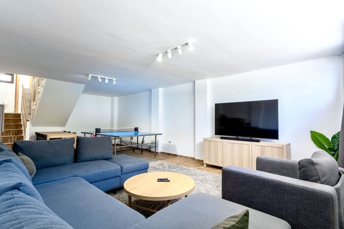 4 bedroom Townhouse for rent in Riviera del Sol with pool garage - € 3,500 (Ref: 9733339)