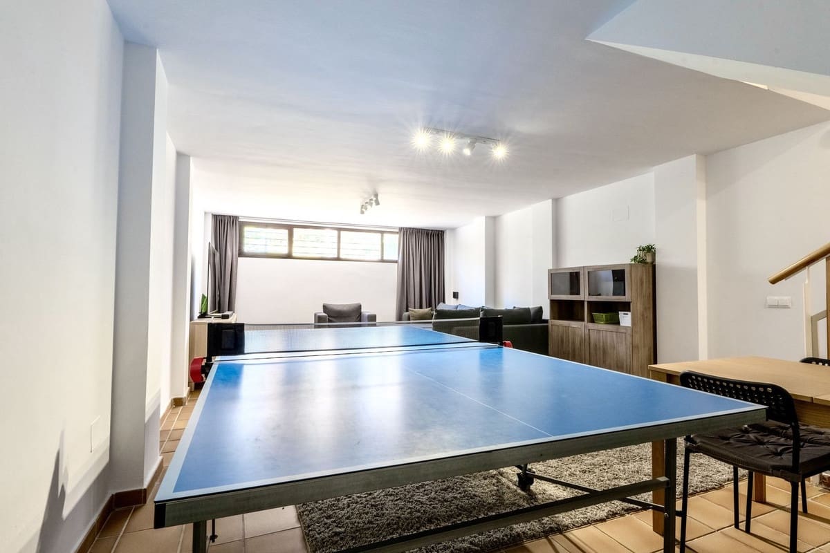 4 bedroom Townhouse for rent in Riviera del Sol with pool garage - € 3,500 (Ref: 9733339)