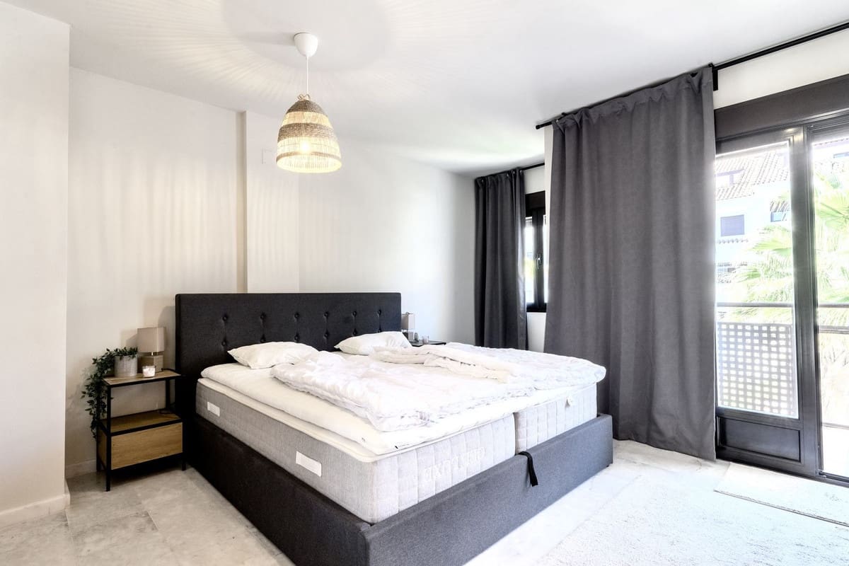 4 bedroom Townhouse for rent in Riviera del Sol with pool garage - € 3,500 (Ref: 9733339)