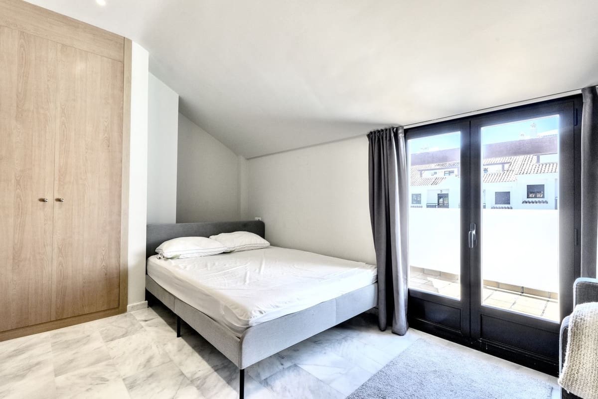 4 bedroom Townhouse for rent in Riviera del Sol with pool garage - € 3,500 (Ref: 9733339)