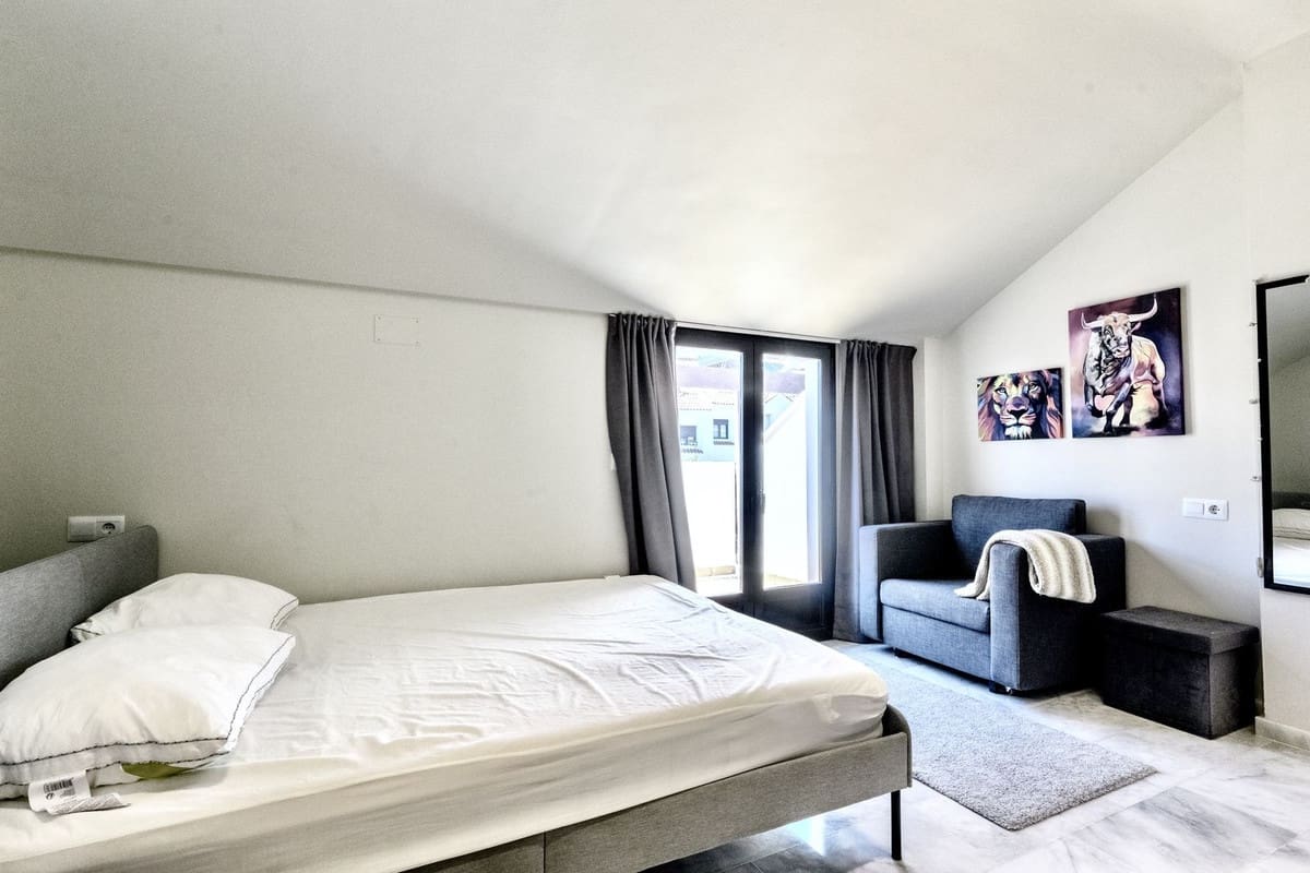 4 bedroom Townhouse for rent in Riviera del Sol with pool garage - € 3,500 (Ref: 9733339)