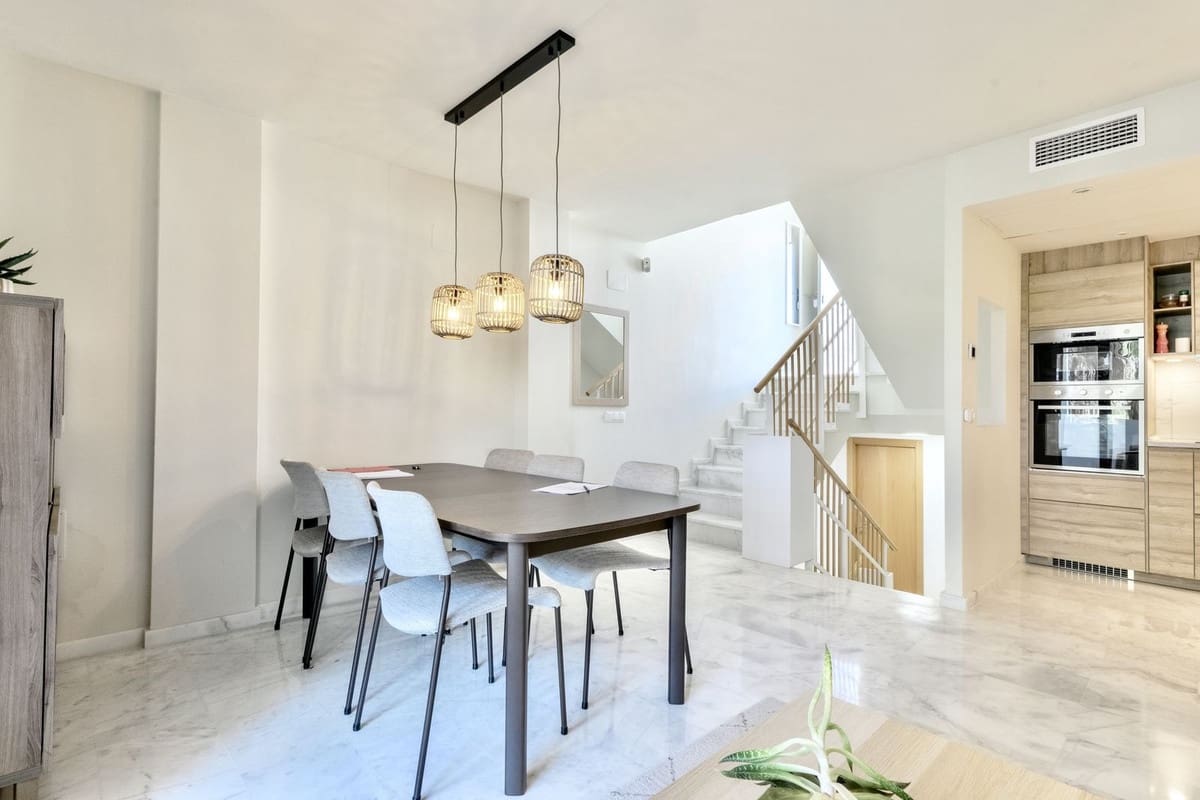 4 bedroom Townhouse for rent in Riviera del Sol with pool garage - € 3,500 (Ref: 9733339)