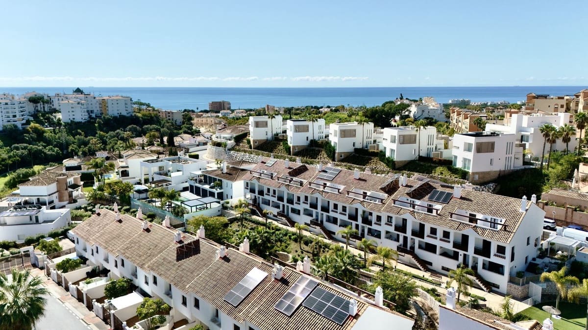 4 bedroom Townhouse for rent in Riviera del Sol with pool garage - € 3,500 (Ref: 9733339)