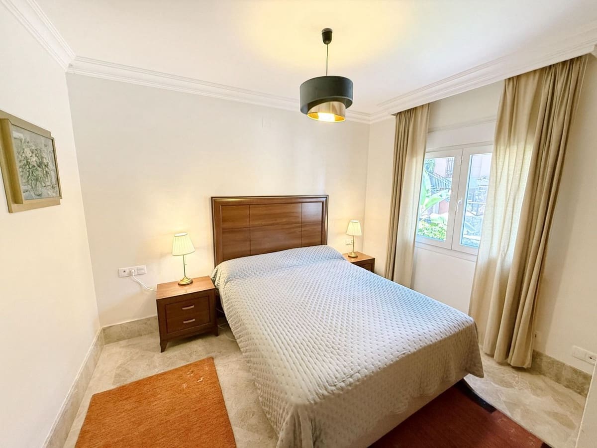 3 bedroom Semi-detached Villa for rent in Marbella with pool - € 3,500 (Ref: 9733340)