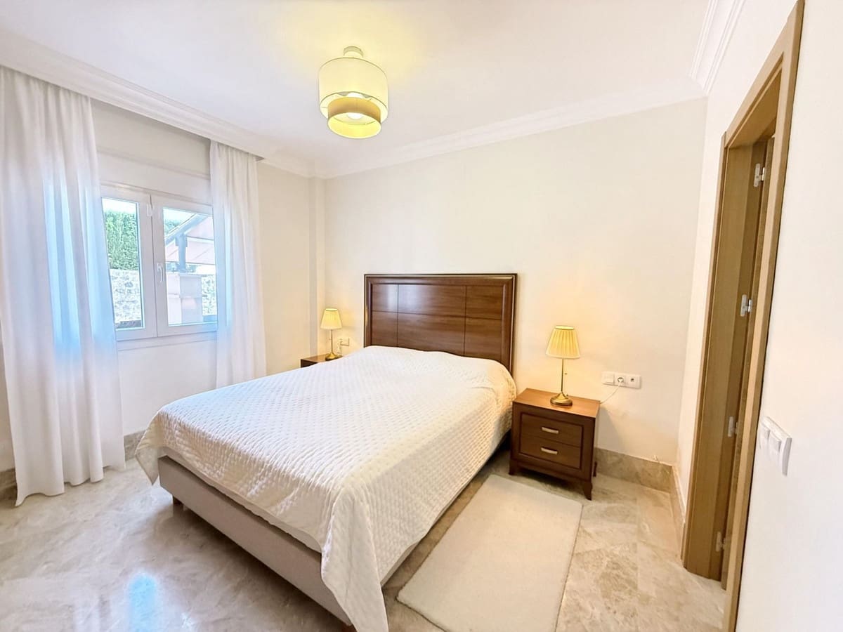 3 bedroom Semi-detached Villa for holiday rental in Marbella with pool - € 1,700 (Ref: 9733341)