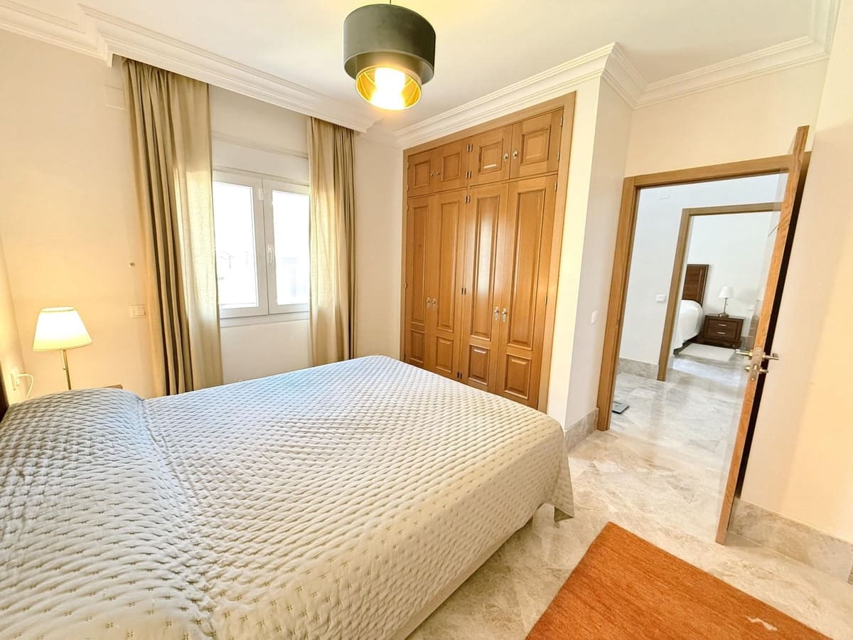 3 bedroom Semi-detached Villa for holiday rental in Marbella with pool - € 1,700 (Ref: 9733341)