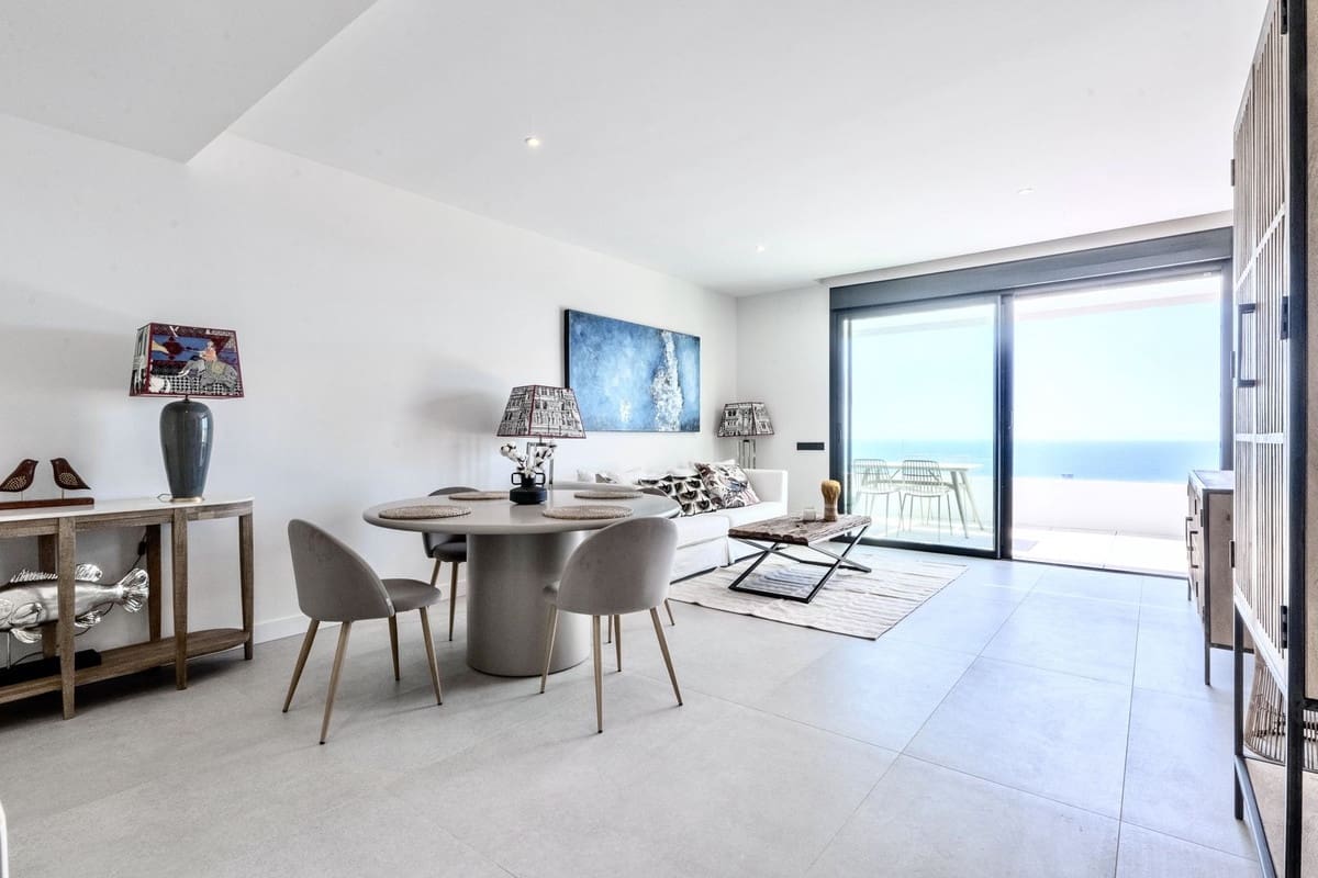 2 bedroom Apartment for rent in Los Monteros with pool garage - € 3,200 (Ref: 9733342)