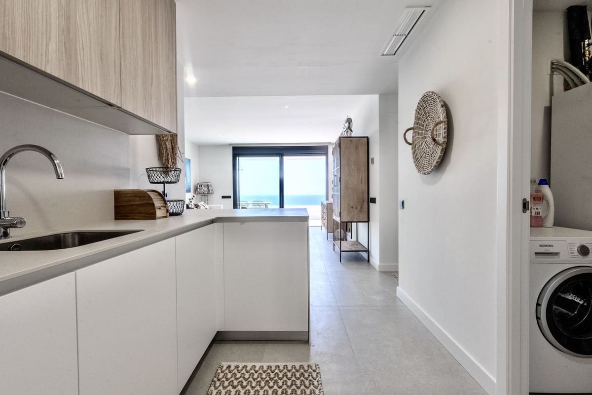 2 bedroom Apartment for rent in Los Monteros with pool garage - € 3,200 (Ref: 9733342)