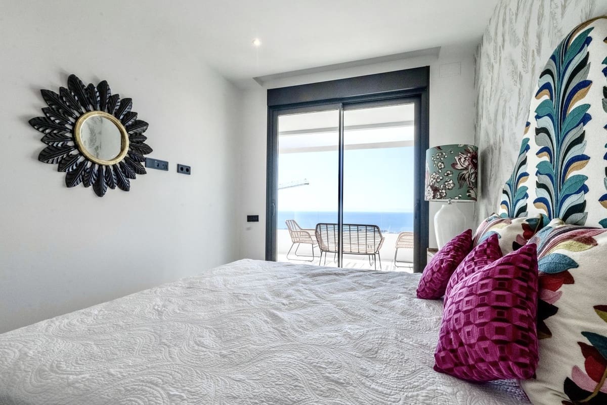 2 bedroom Apartment for rent in Los Monteros with pool garage - € 3,200 (Ref: 9733342)