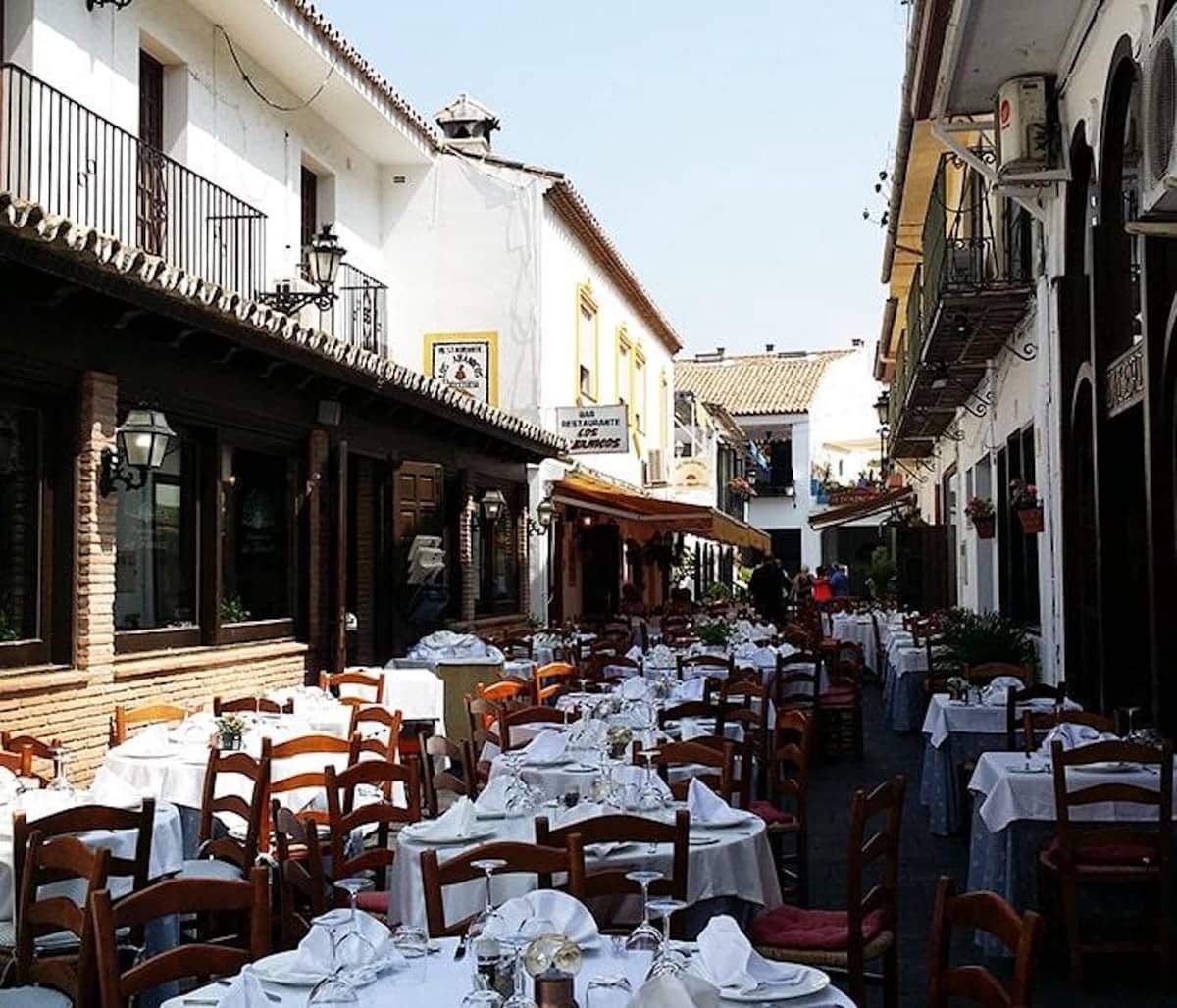 2 bedroom Apartment for rent in Costalita with pool garage - € 3,000 (Ref: 9733343)