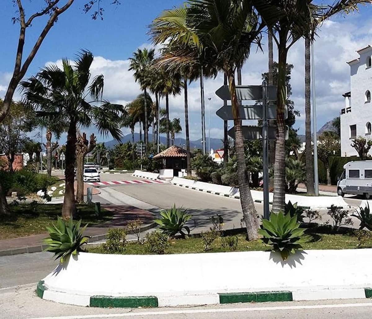 2 bedroom Apartment for rent in Costalita with pool garage - € 3,000 (Ref: 9733343)