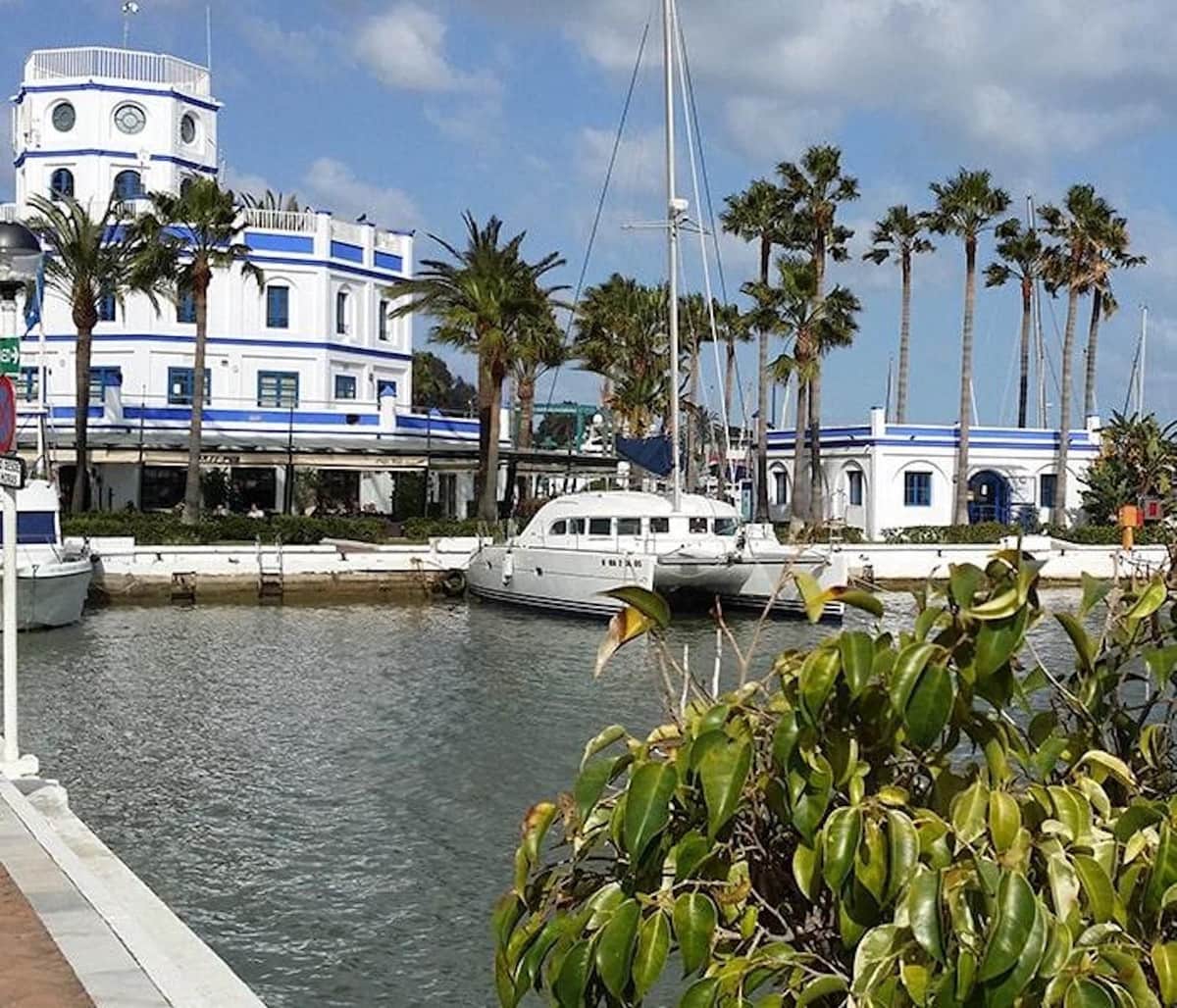 2 bedroom Apartment for rent in Costalita with pool garage - € 3,000 (Ref: 9733343)